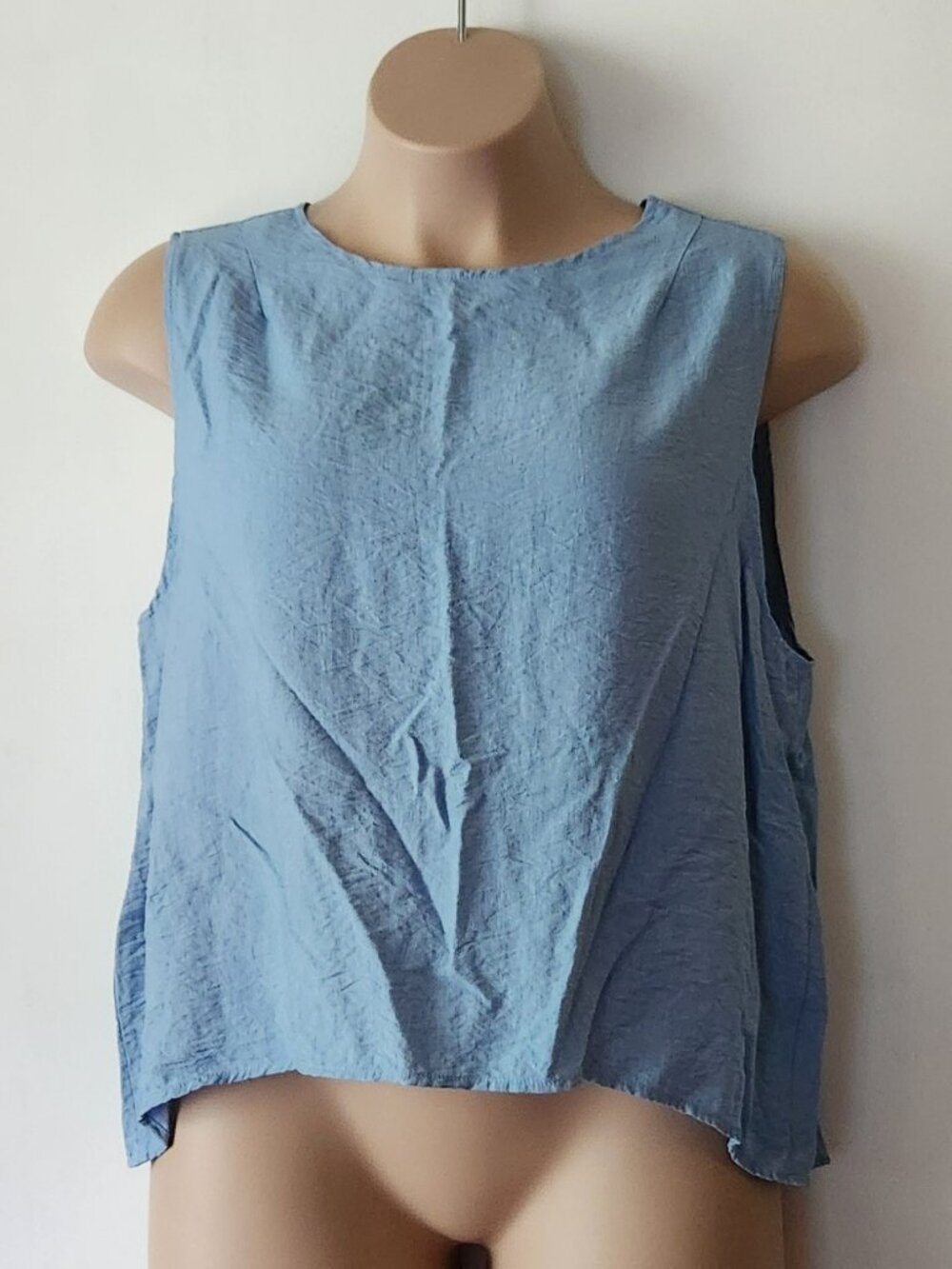 Beautiful back button tank sz XXL medium blue EUC